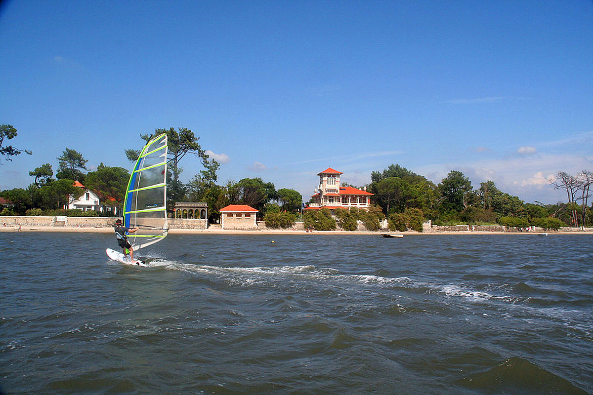 Arcachon Luxury Beach Villa with Pool to Rent near Bordeaux
