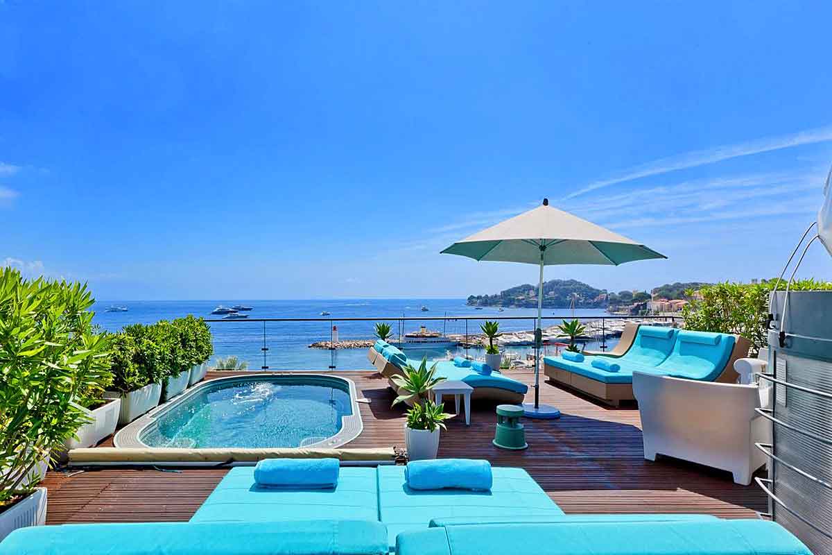Cap Ferrat luxury beachfront villa