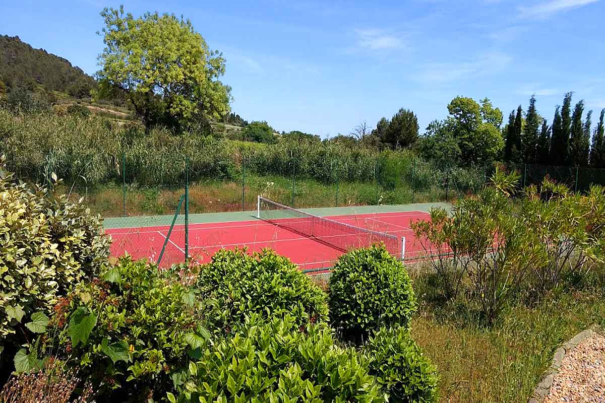 Minervois villa rental with pool and tennis court