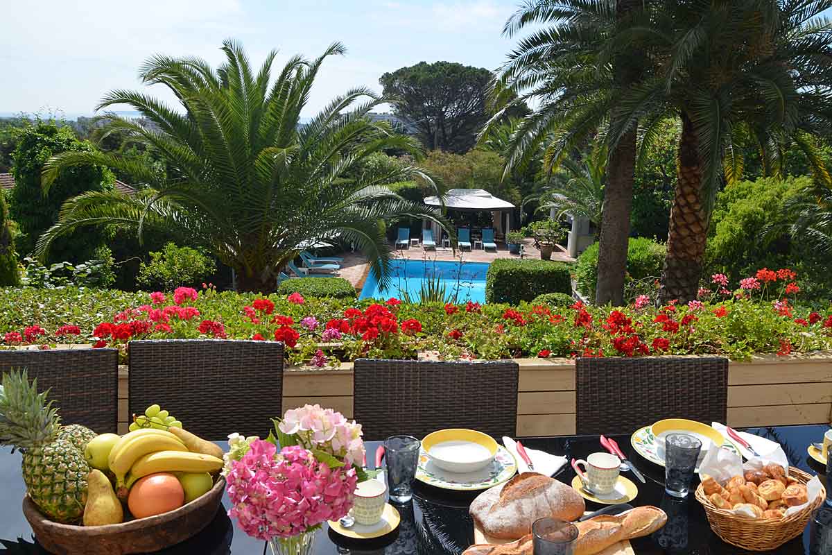 Cannes-Villa-Rental-with-pool-sleeps-16