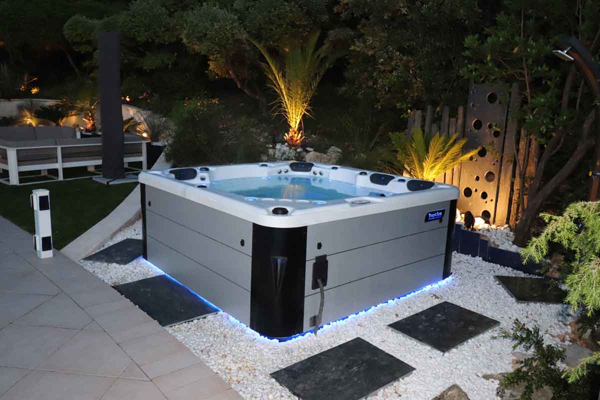 Languedoc Holiday Villa For 10 With Pool To Rent Near