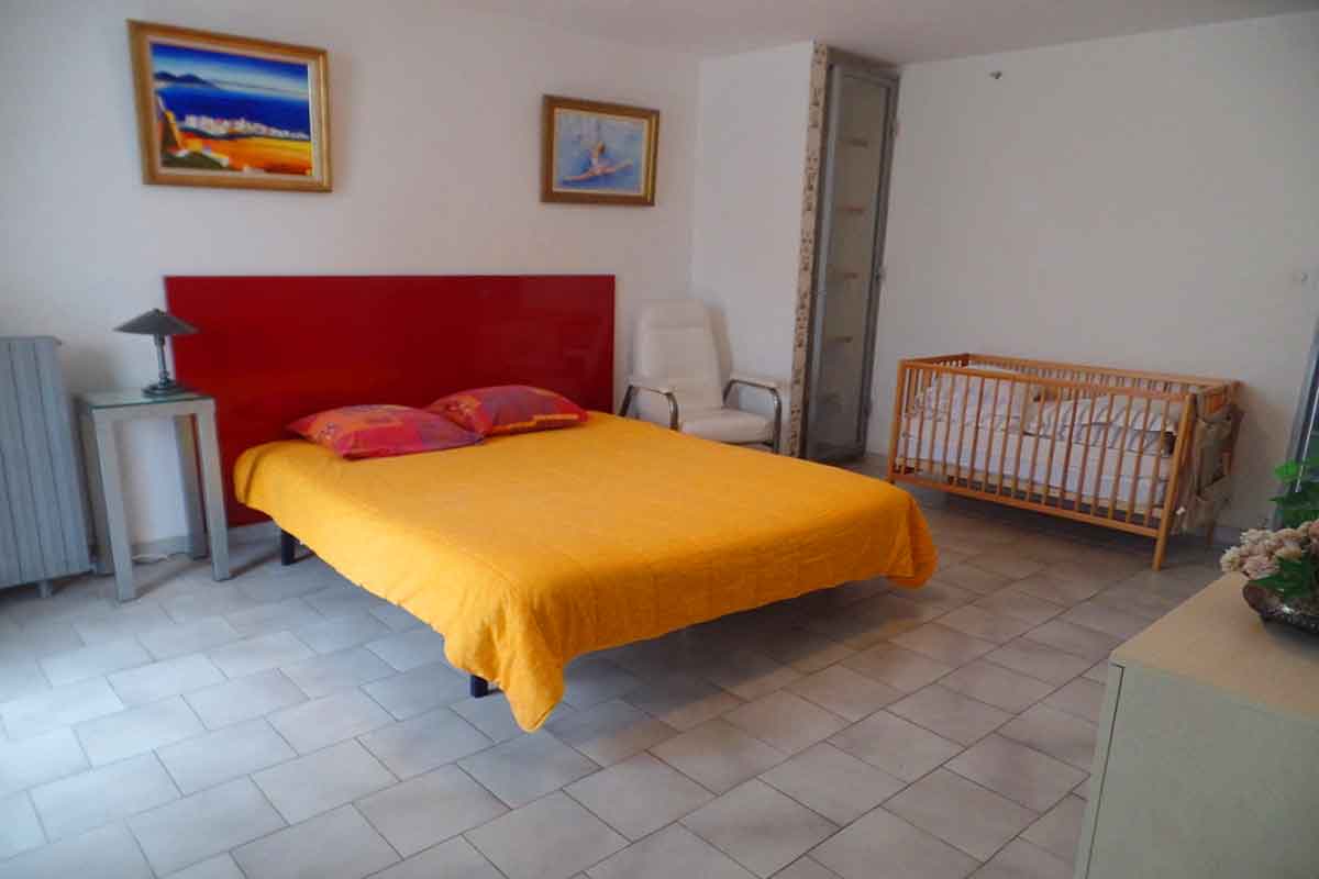 Villa-Rent-Nimes-Sleeps-12