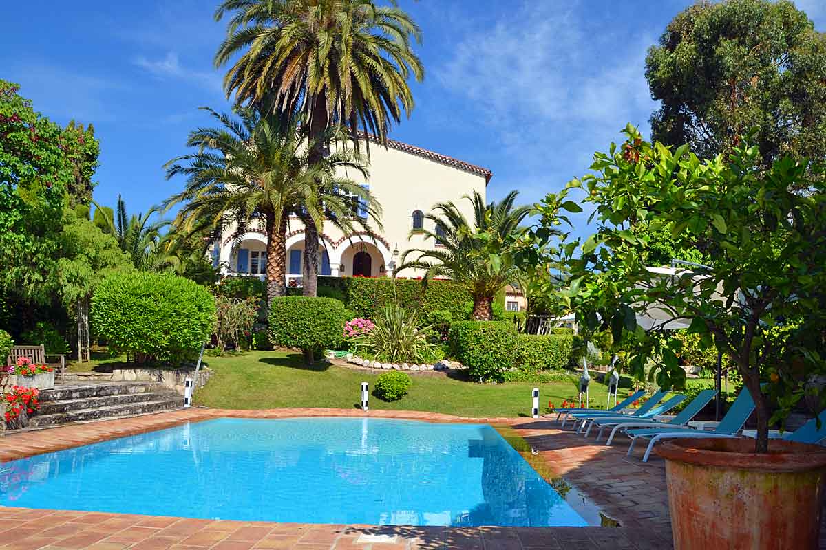 Cannes-Villa-Rental-with-pool-sleeps-16