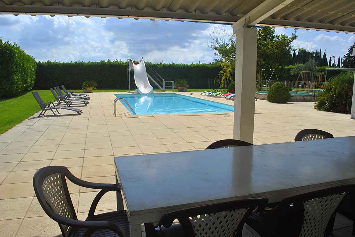 Holiday-Villa-in-Nimes