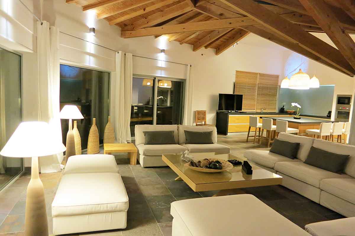 Large family rental in Corsica sleeps 20