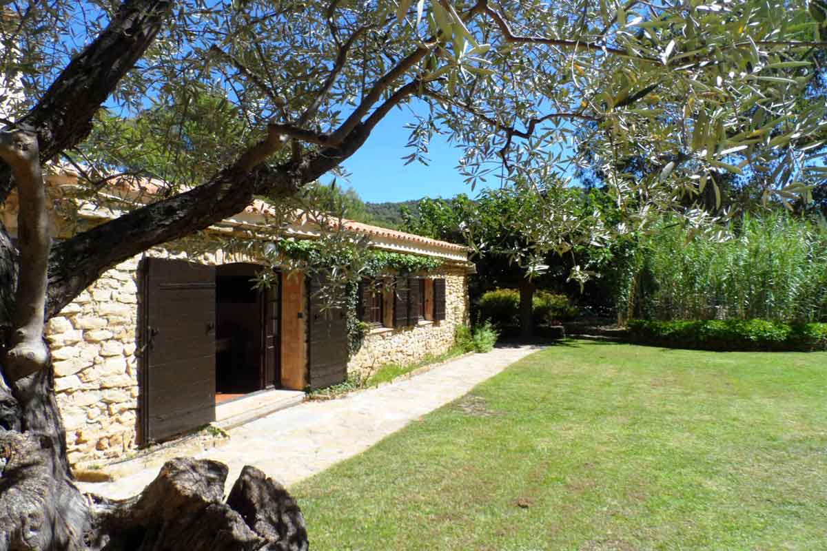 Provencale traditional stone built bergerie with private pool