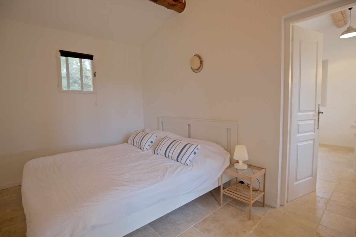 Provence en suite bedrooms