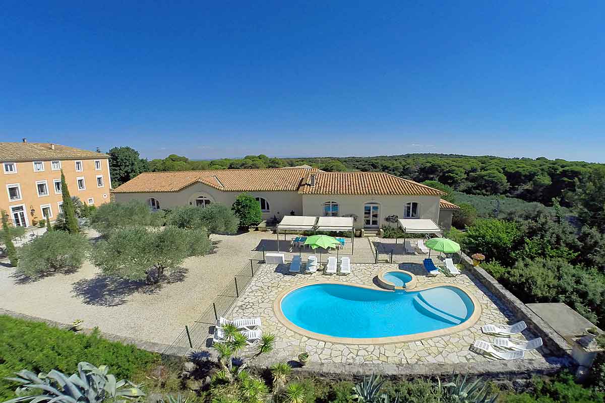 Languedoc Villa with pool sleeps 12