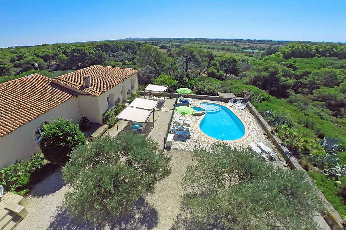 Languedoc Villa with pool sleeps 12