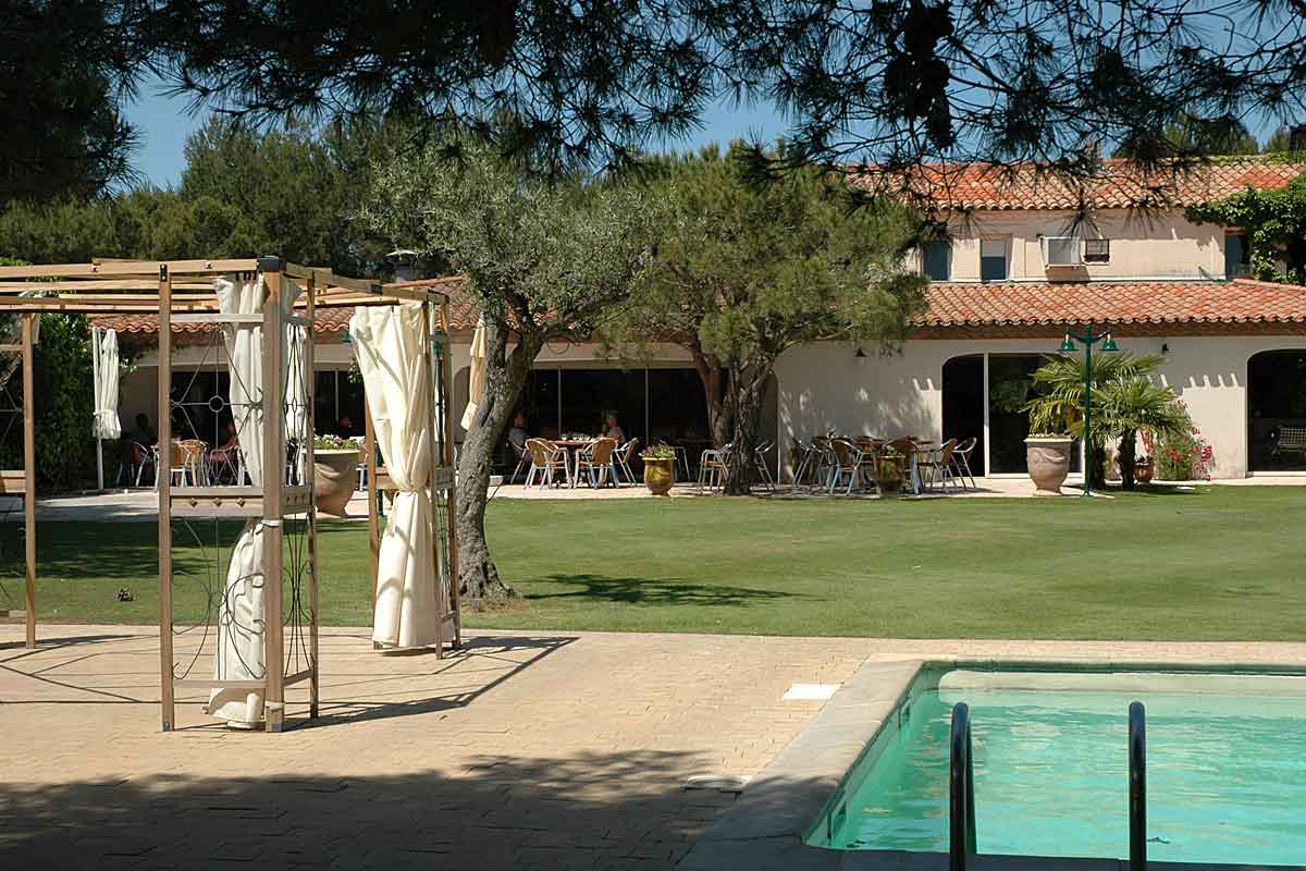 Languedoc Villa with pool sleeps 14