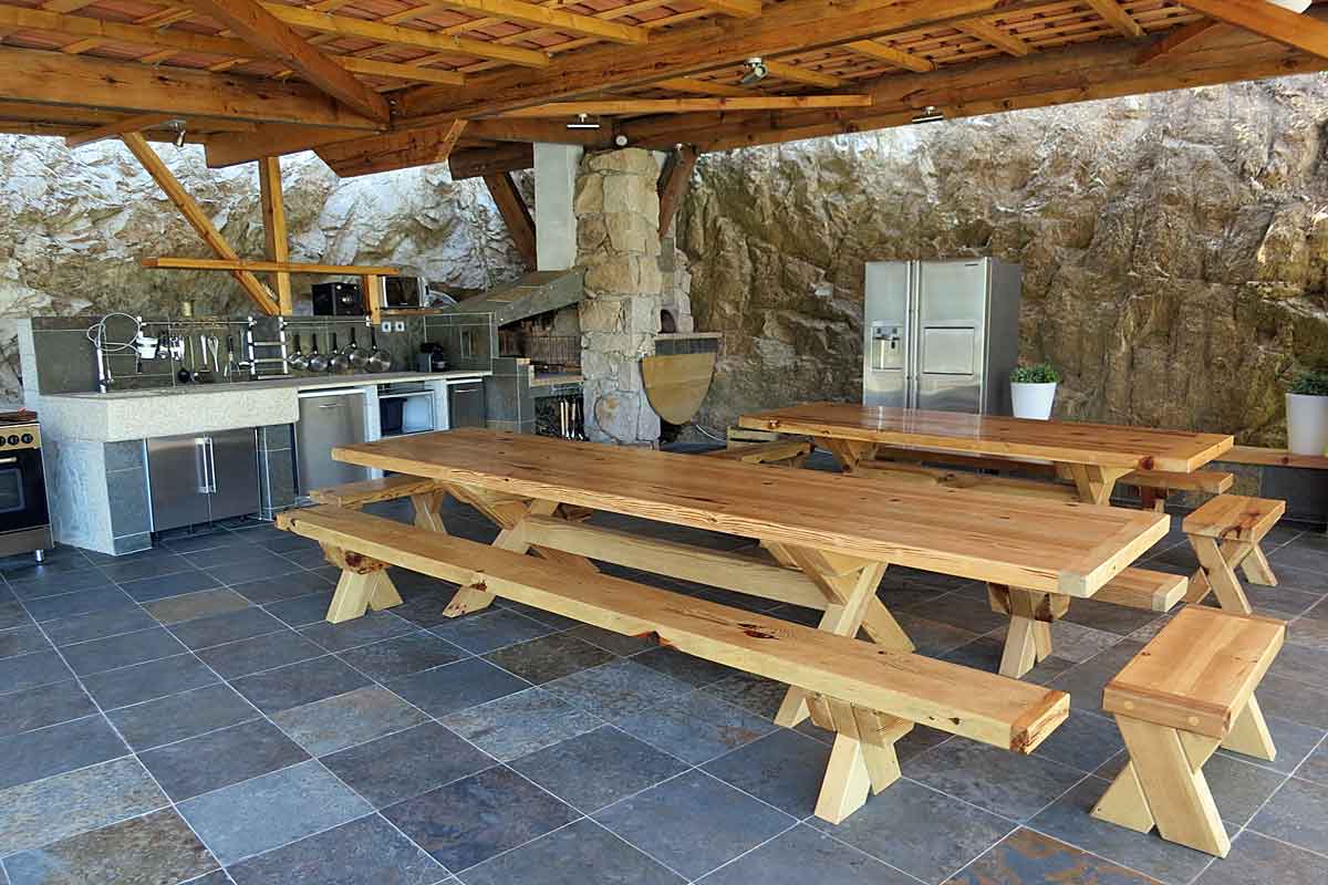 Large family rental in Corsica sleeps 20