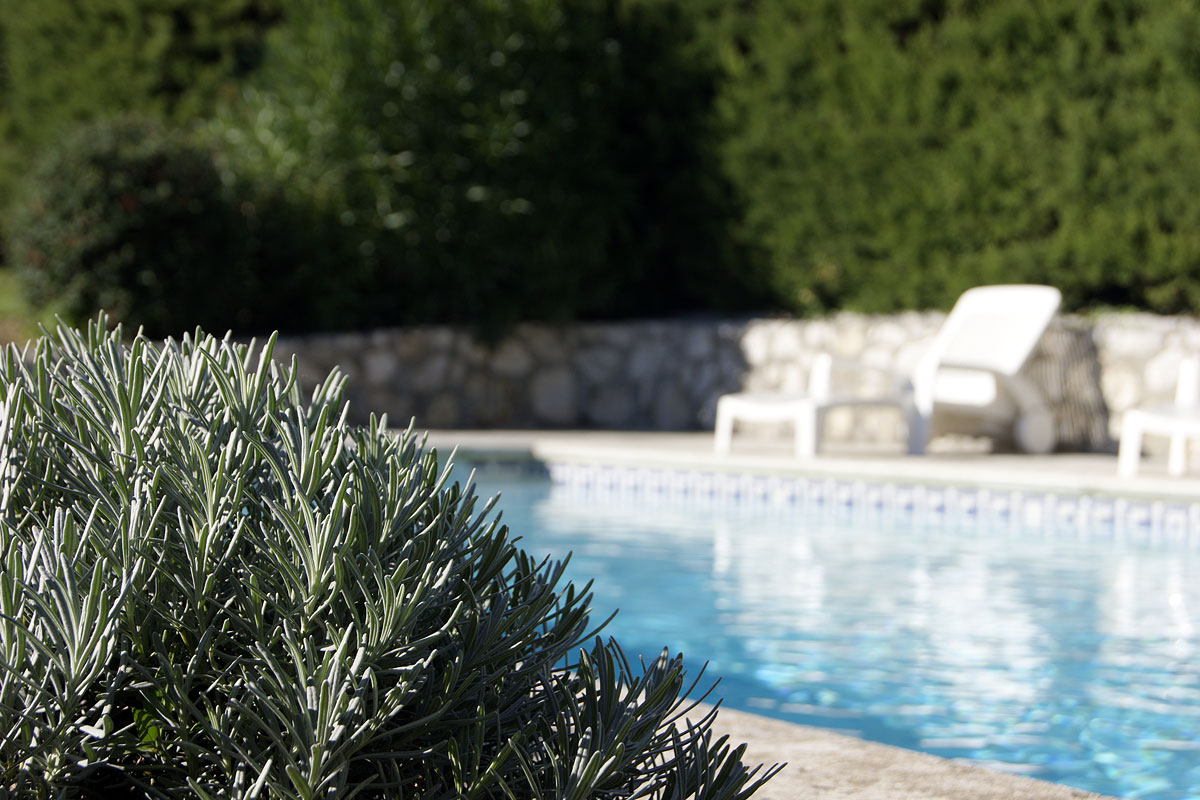 villa-rent-Cote-d'Azur-with-pool