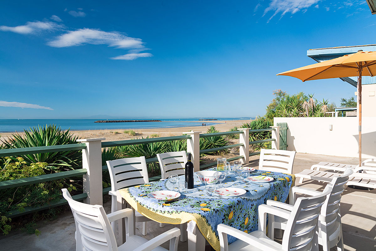 Beachfront chalet South of France