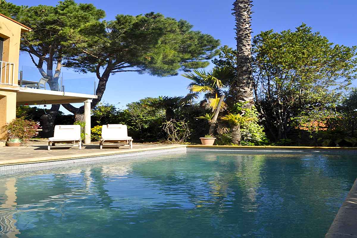 Collioure Holiday Villa With Pool To Rent In The South Of France The Swimming Pool And Terrace Collioure Luxury Villa Rental