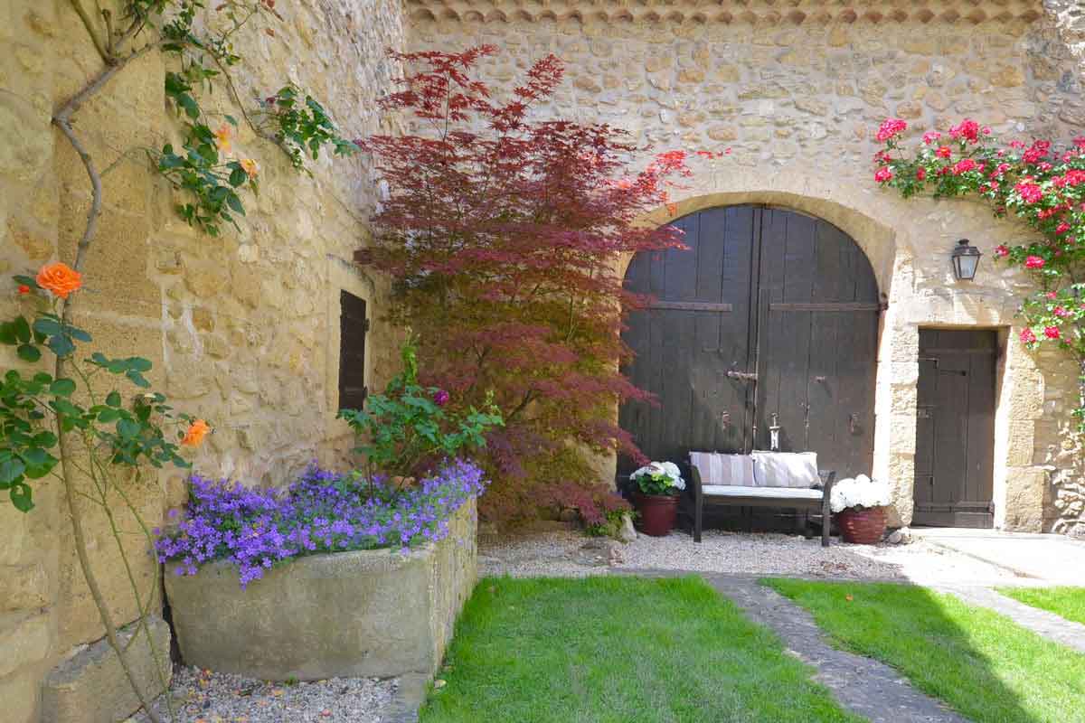 Large Villa Rental near Avignon