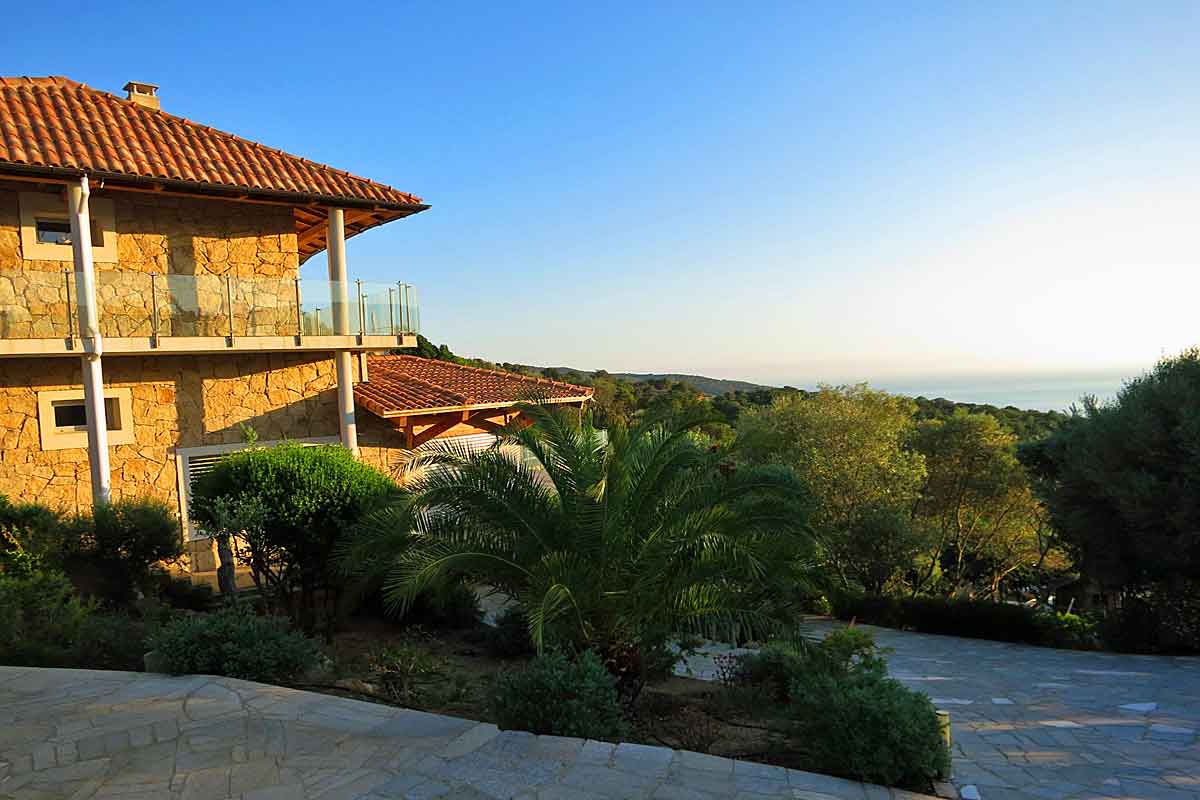 Corsica Large Holiday Villa for 20