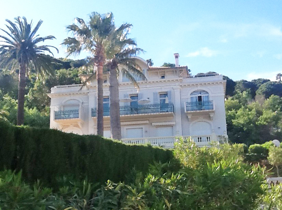 Apartment Rental near St Tropez for 4