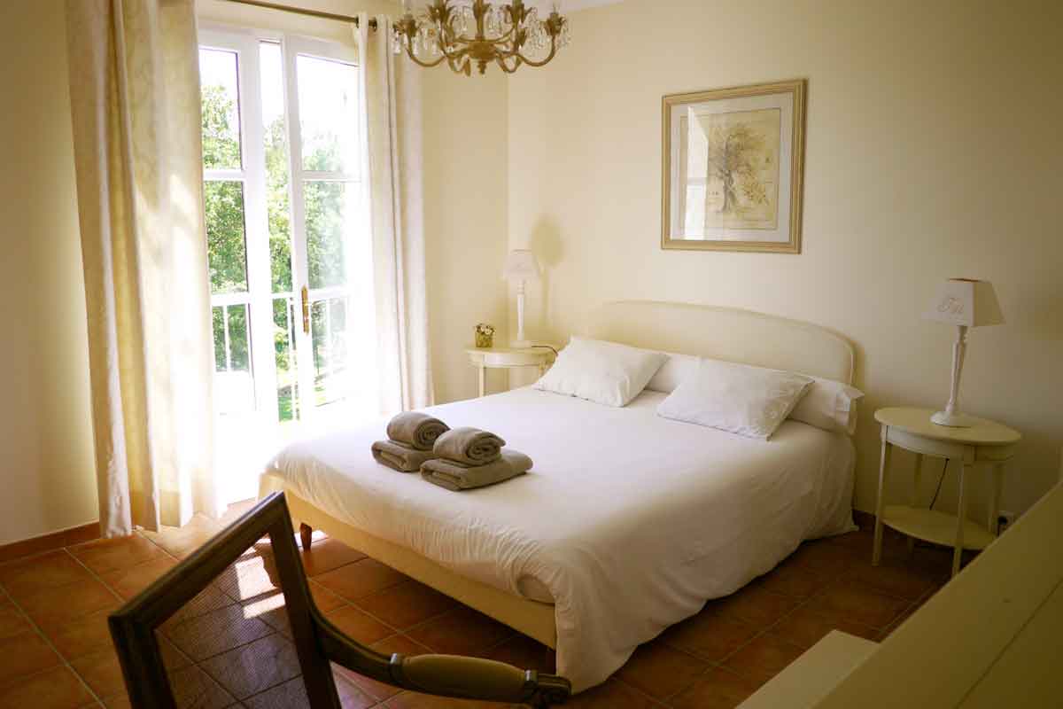 Rental Villa near Nimes for 12 pool