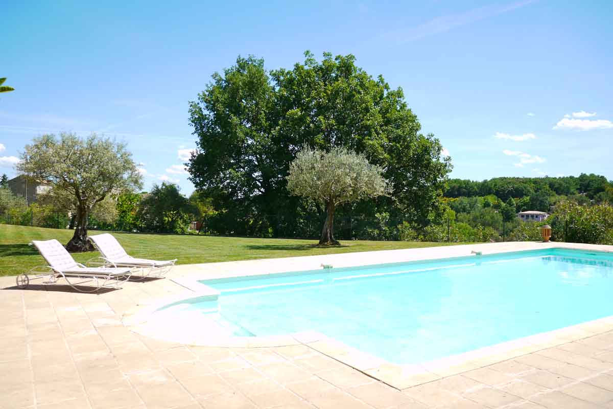 Villa Nadege, Large Holiday Villa near Provence, Air Con, Heated Pool, Hot Tub & Gym