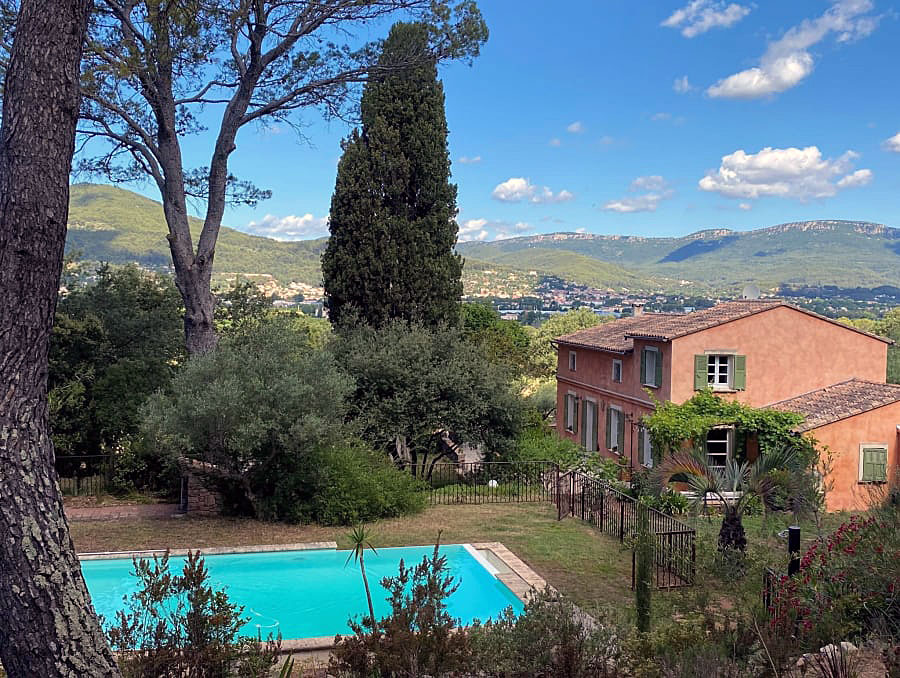 Holiday villa with aircon near Toulon sleeps 12