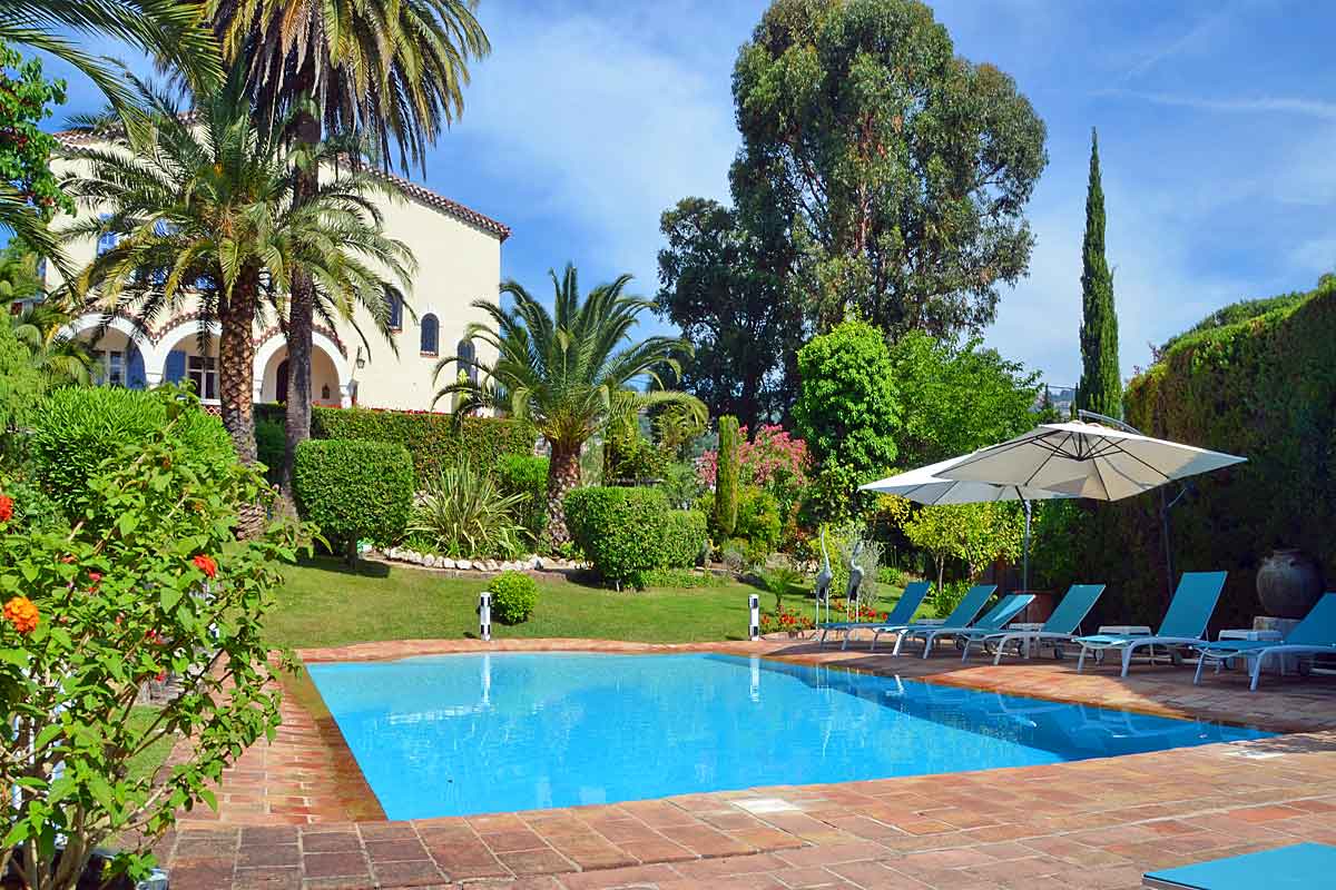 Cannes-Villa-Rental-with-pool-sleeps-16