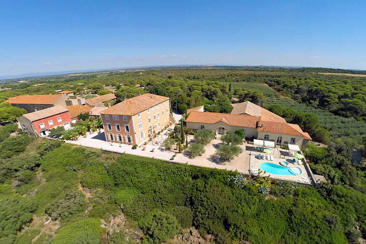 Languedoc Villa with pool sleeps 12